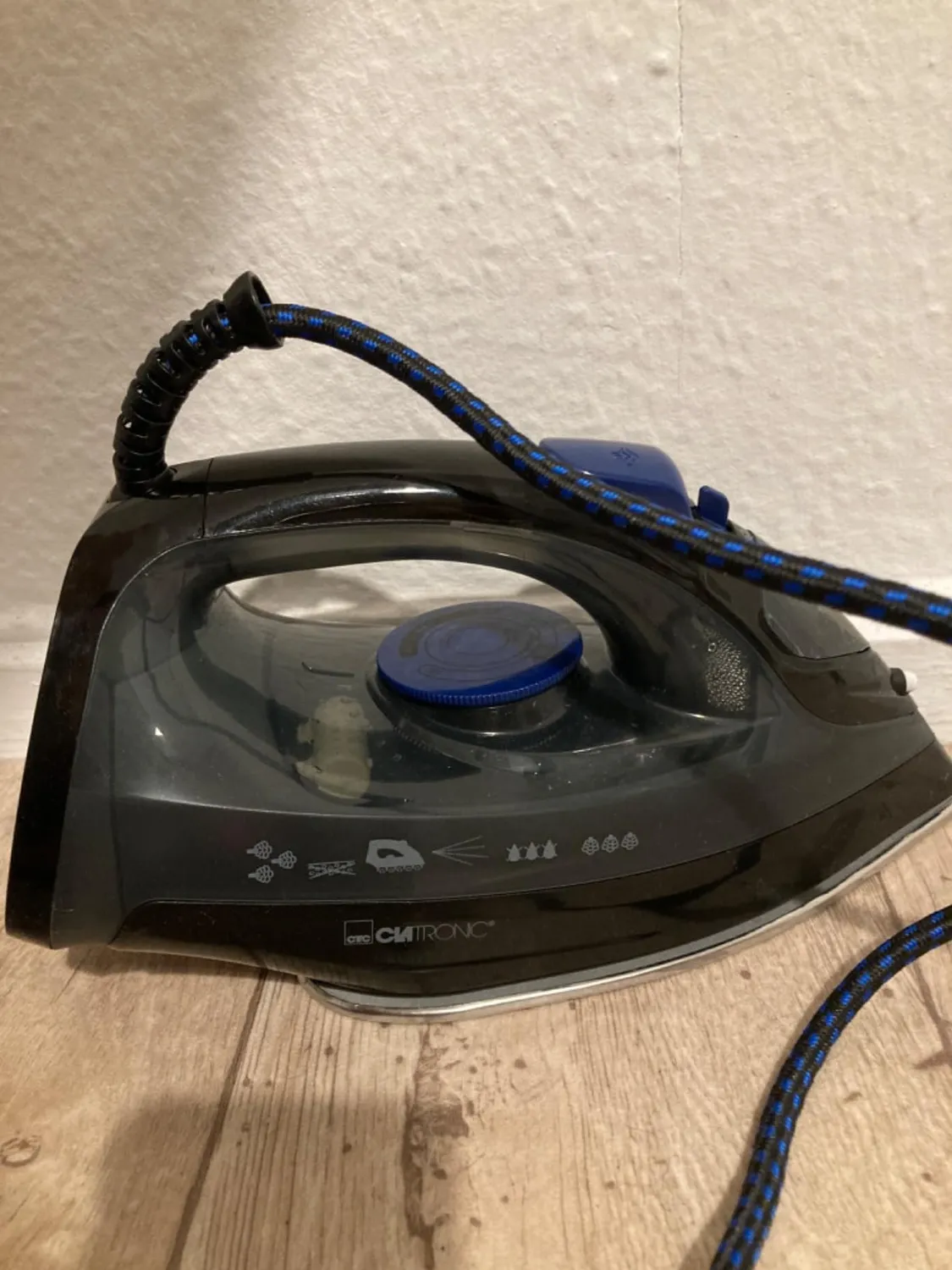 Clatronic DB 3703 fer à repasser vapeur noir bleu
