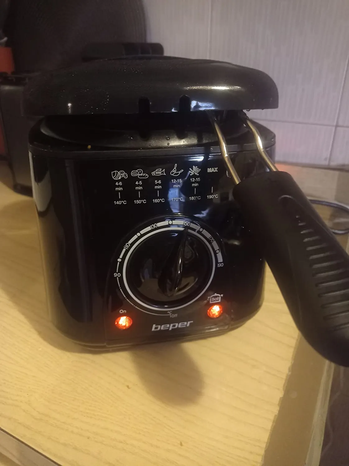 Beper P101FRI100 mini friteuse électrique 1L noire 950W