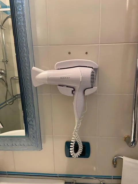 Beper 40.490 sèche-cheveux mural blanc 2000 W