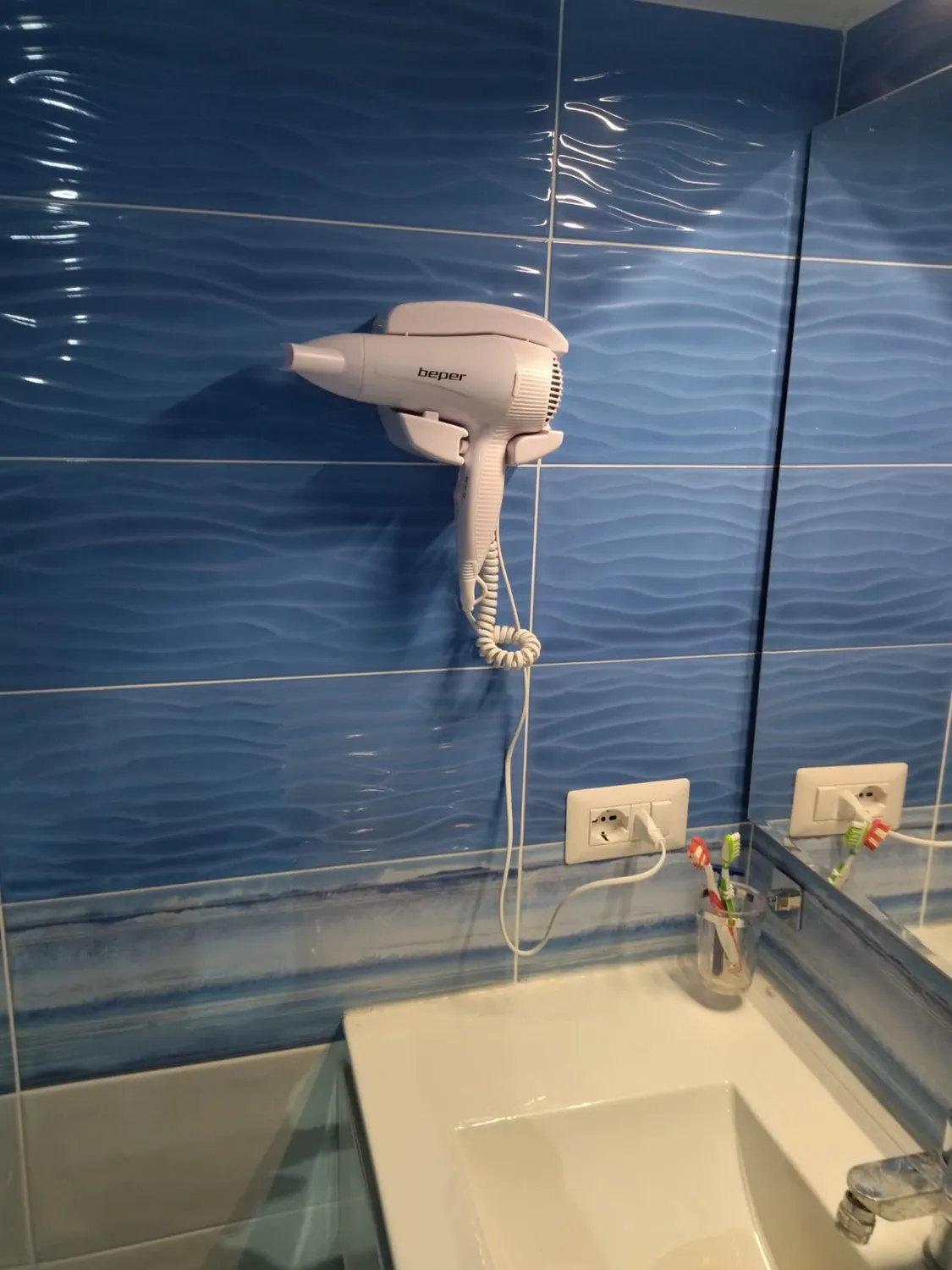 Beper 40.490 sèche-cheveux mural blanc 2000 W