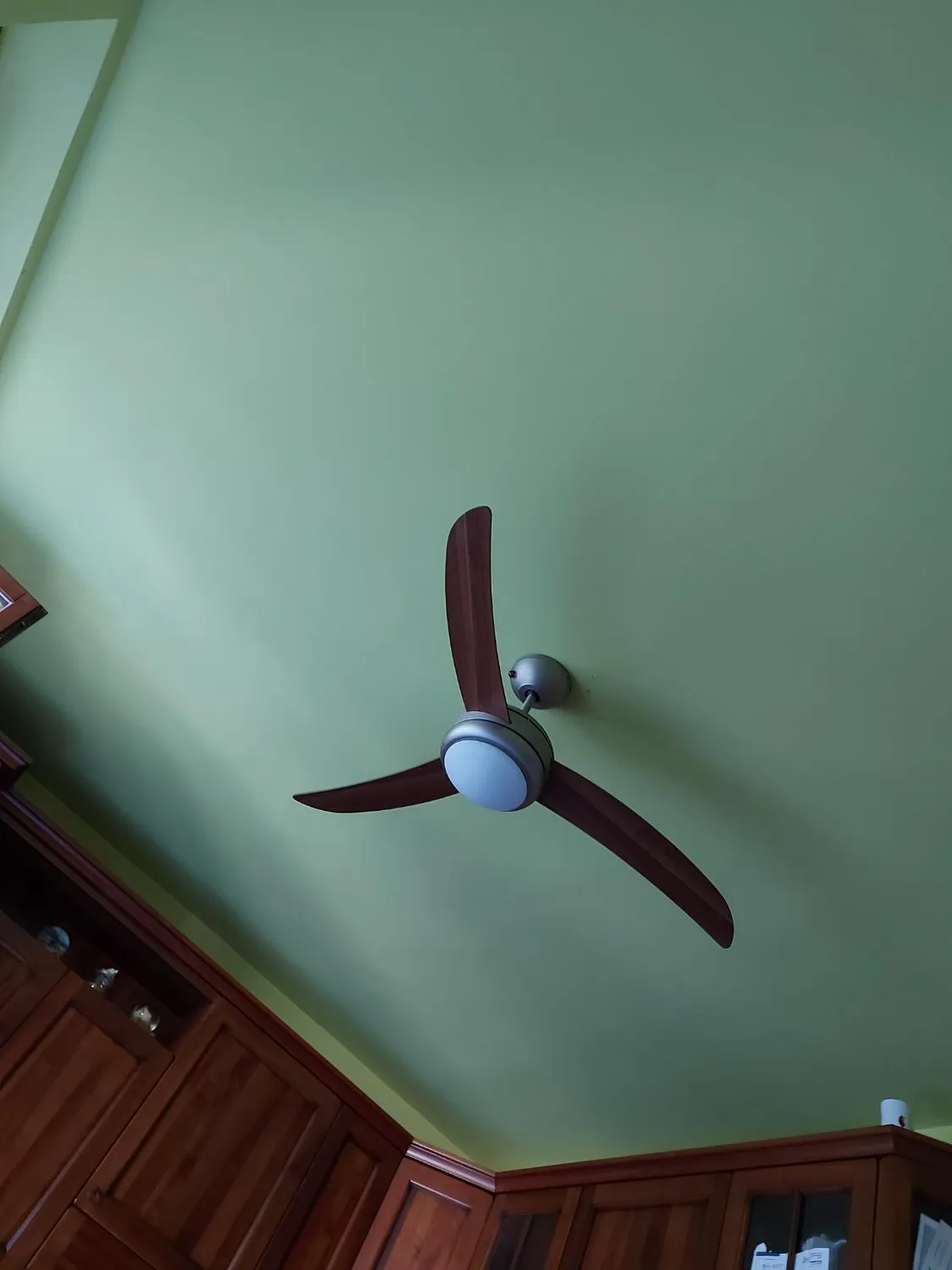 Klarstein El Paso ventilateur de plafond blanc 132 cm avec luminaire