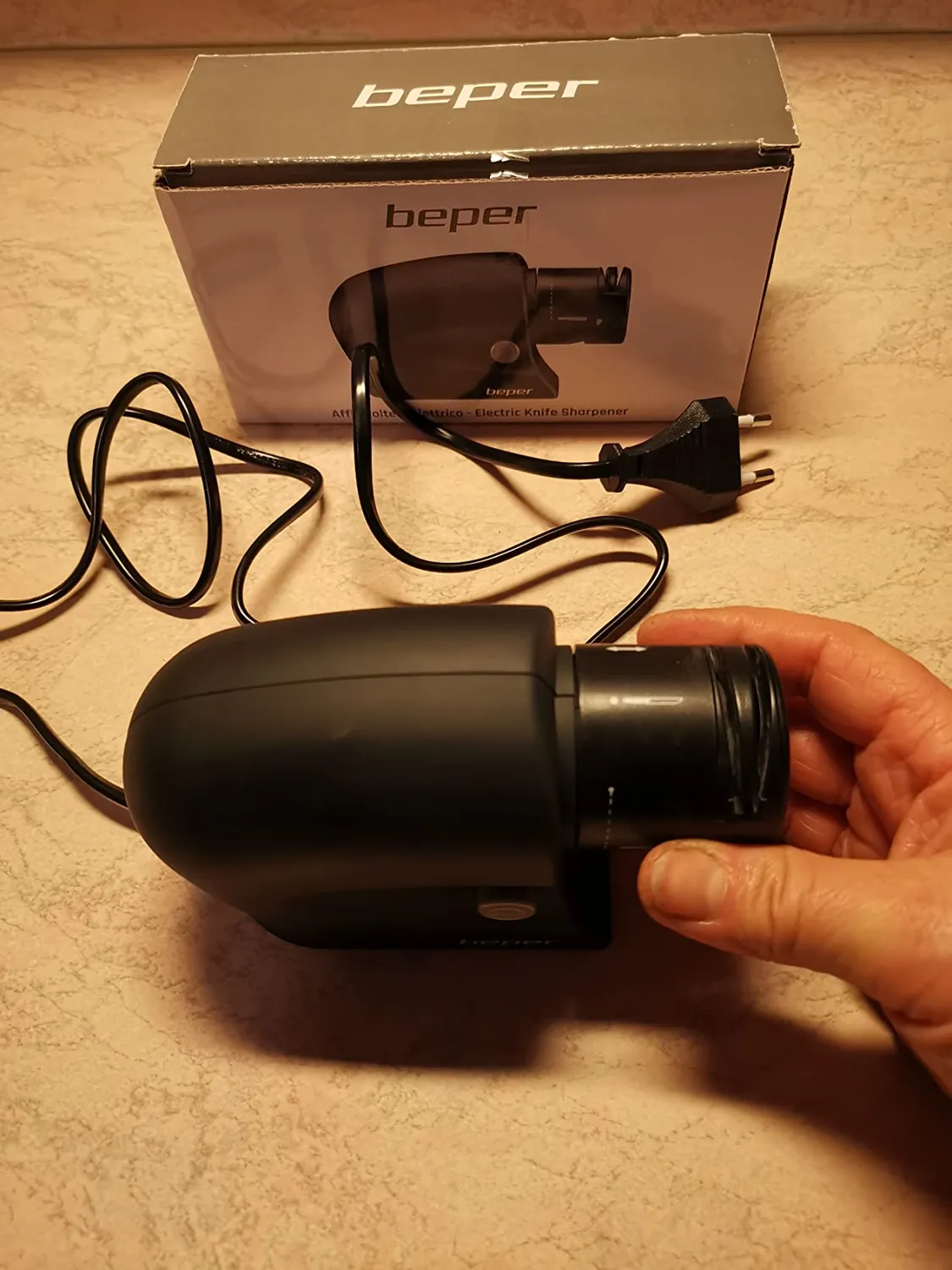 Beper P102ACP001 affûteur électrique noir couteaux et ciseaux