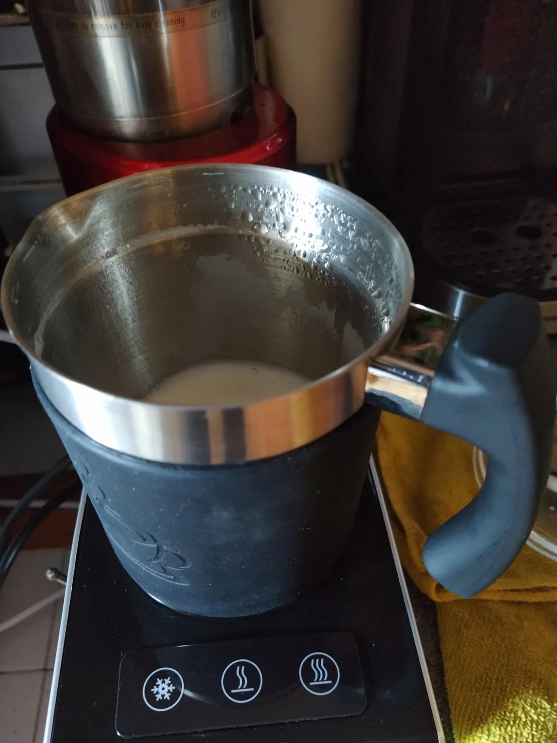 Beper BB.200 mousseur à lait 500 ml noir induction magnétique