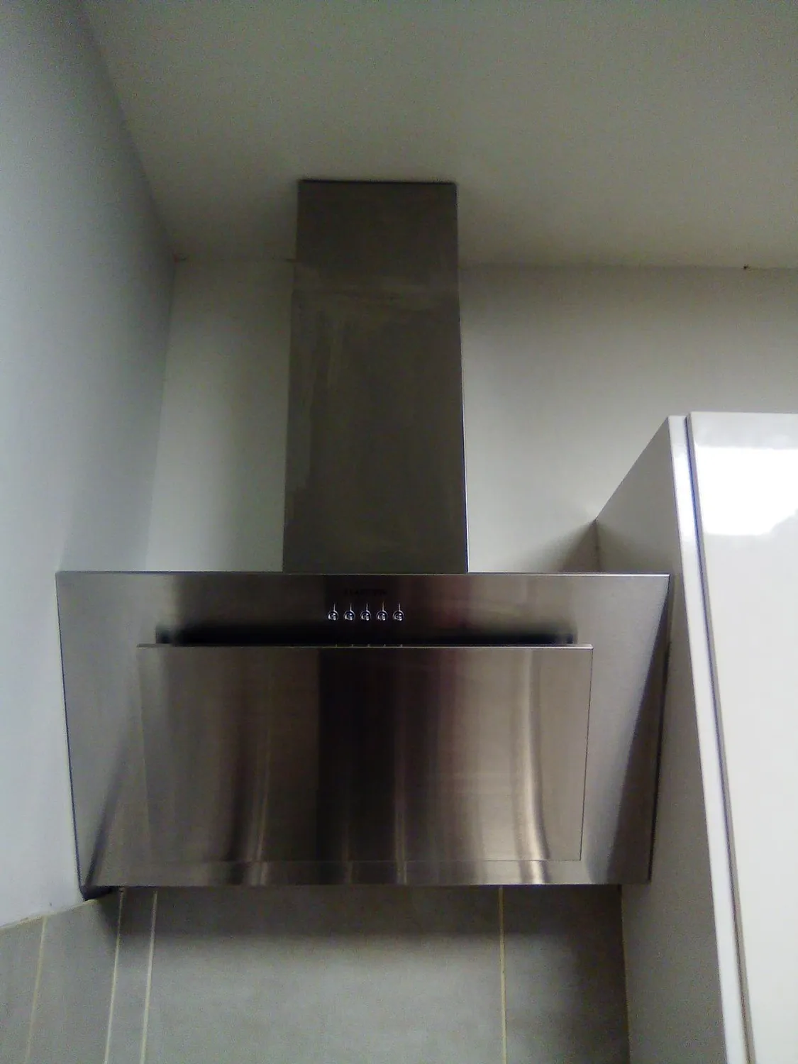 Klarstein hotte inclinée 90 cm noire 292 m³/h tactile