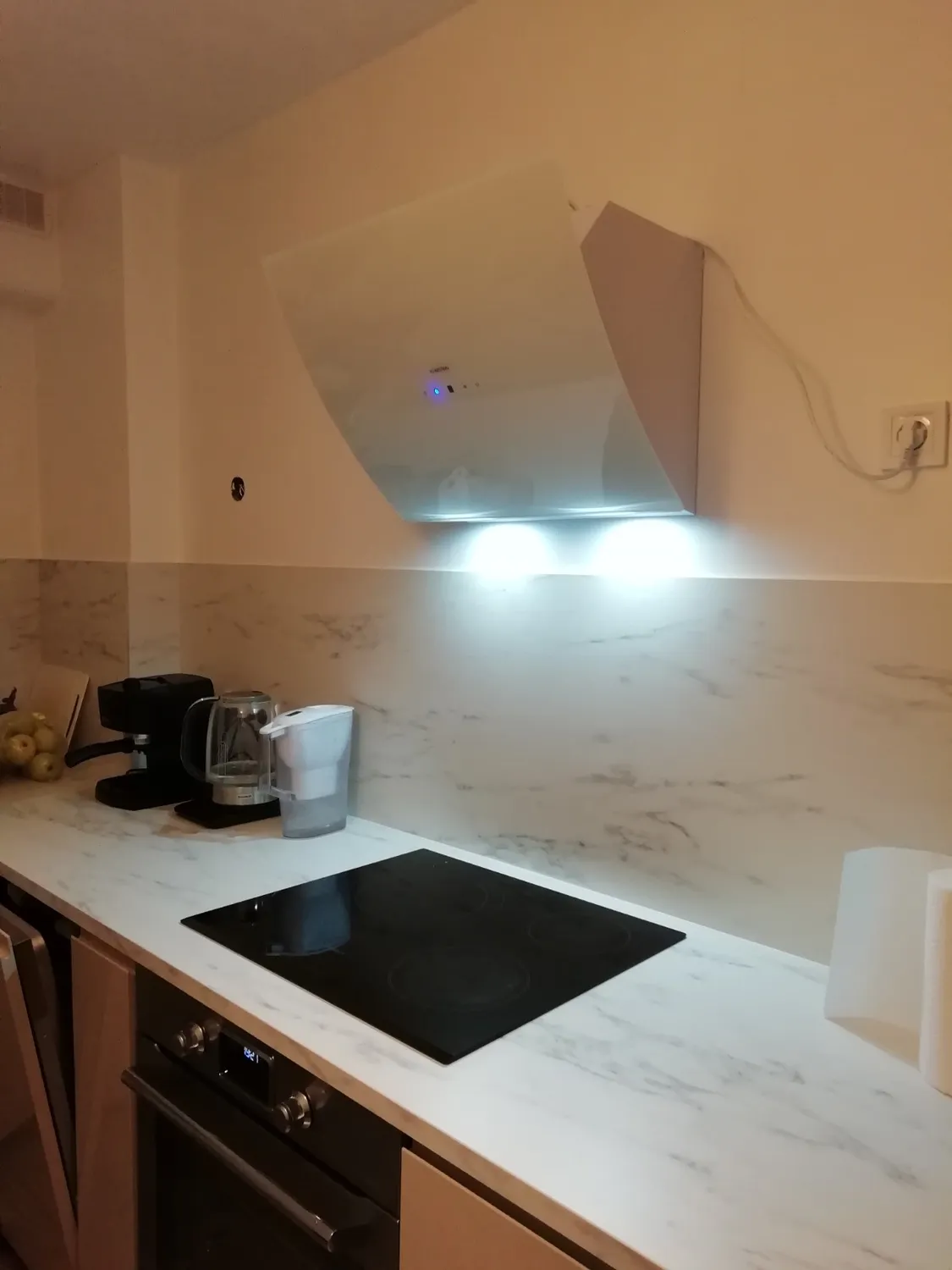 Klarstein Hotte Inclinée 60 cm Blanche 641 m³/h LED Tactile