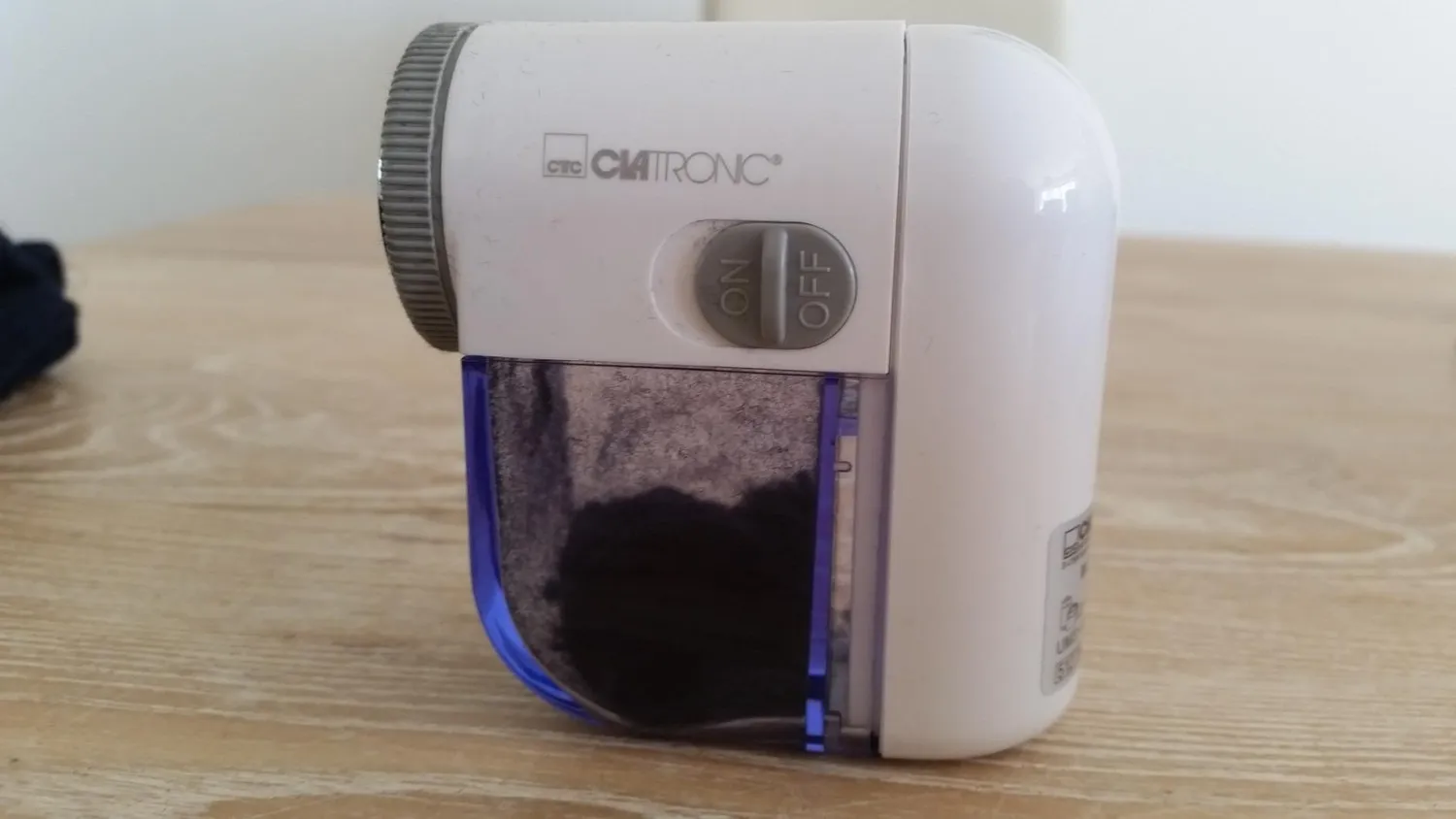 Clatronic MC 3240 rase-peluche à piles
