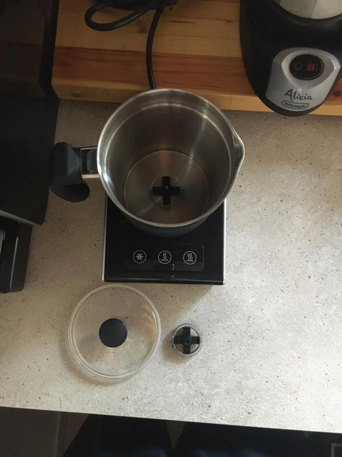 Beper BB.200 mousseur à lait 500 ml noir induction magnétique