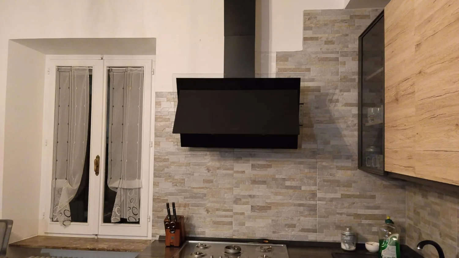 Klarstein Hotte 60 cm Noire inclinée 601 m³/h