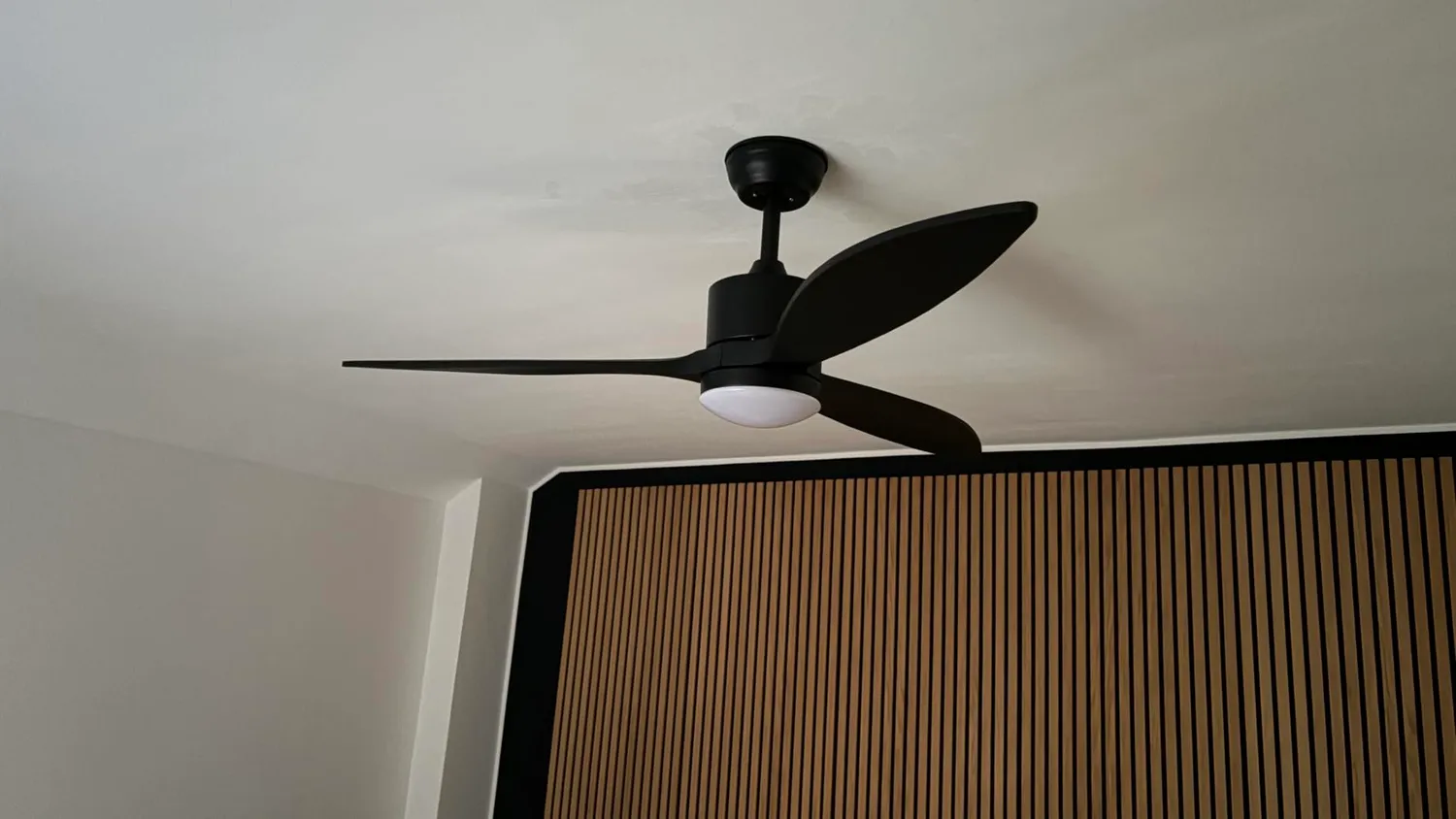 Klarstein SkyBreeze ventilateur plafond 132cm noir