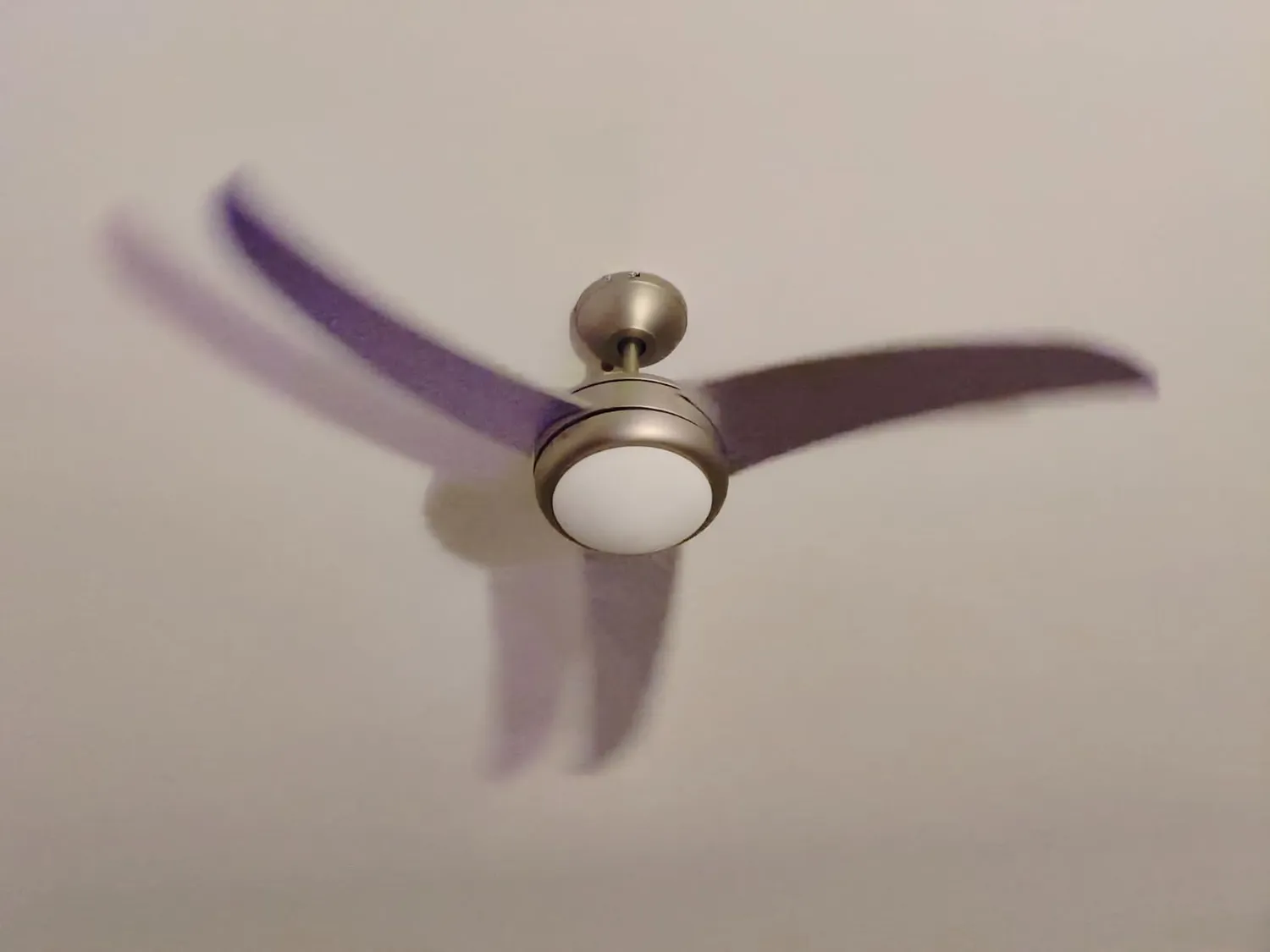 Klarstein El Paso ventilateur de plafond blanc 132 cm avec luminaire
