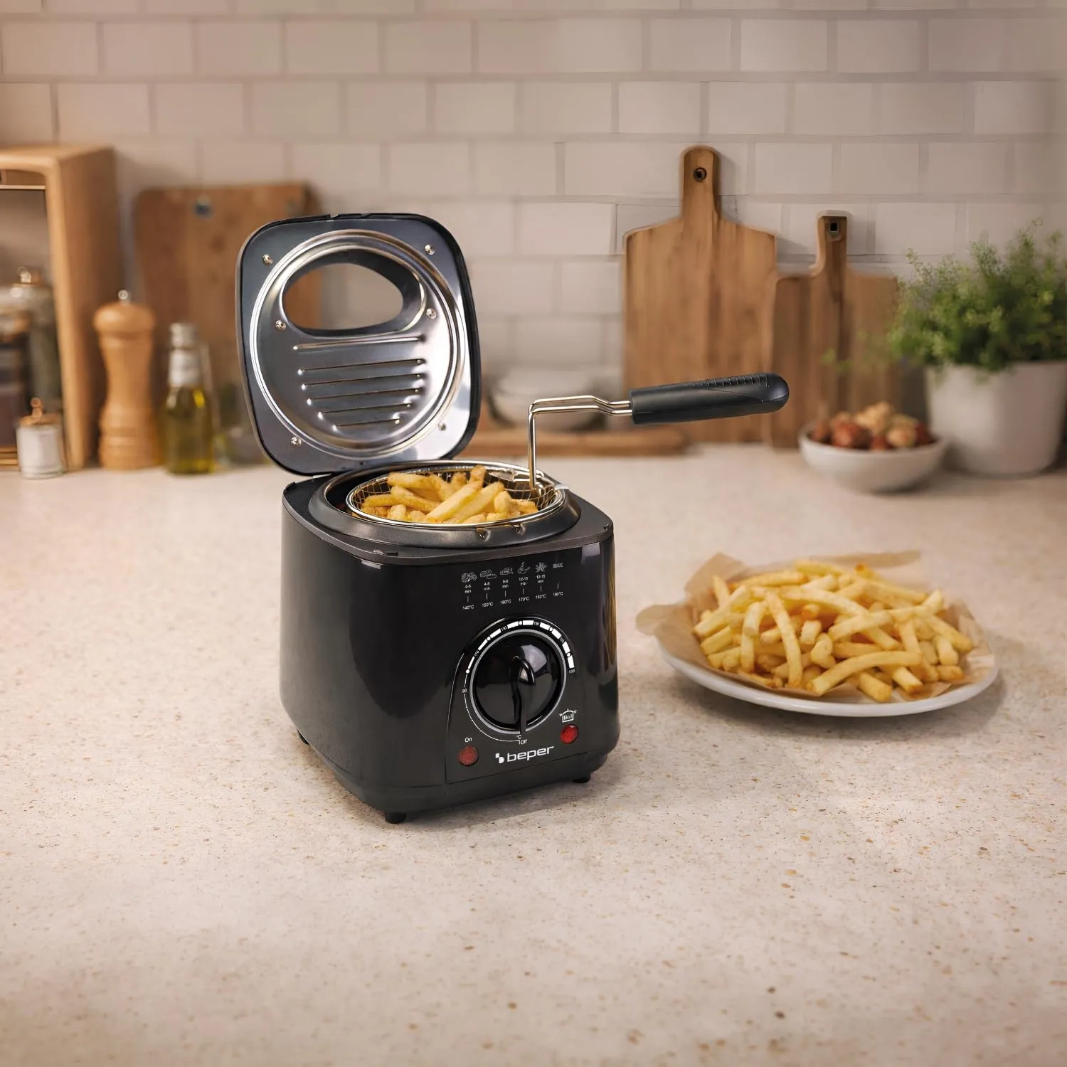 Beper P101FRI100 mini friteuse électrique 1L noire 950W
