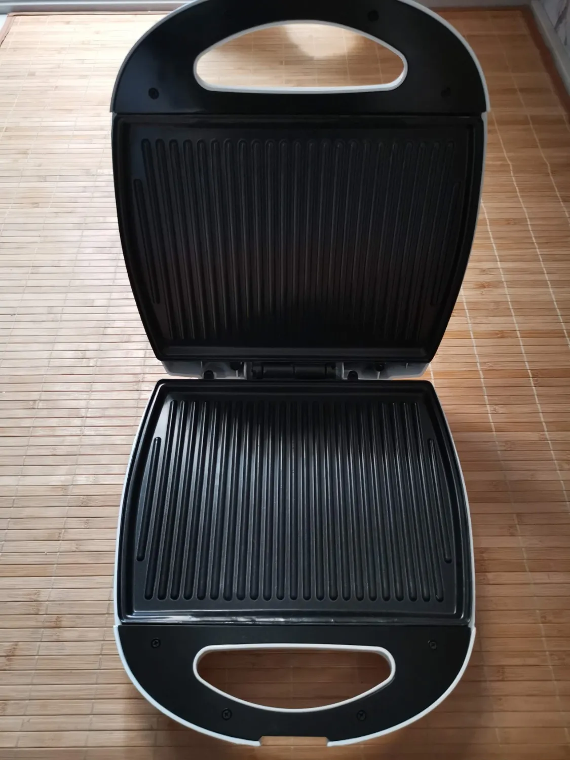 Beper 90.620 Toasteur Grill Sandwichs 1300W Blanc 4 Tranches