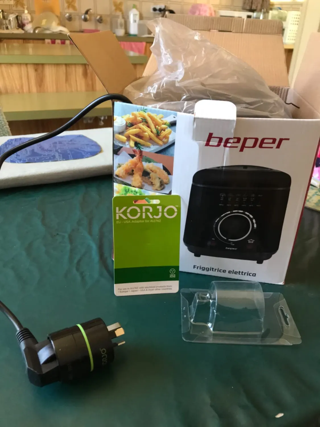 Beper P101FRI100 mini friteuse électrique 1L noire 950W